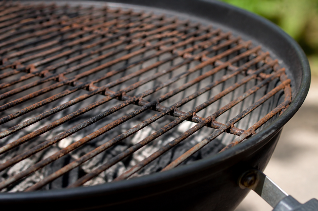 Rouille sur une grille de barbecue : Y a-t-il un vrai danger pour la santé ?